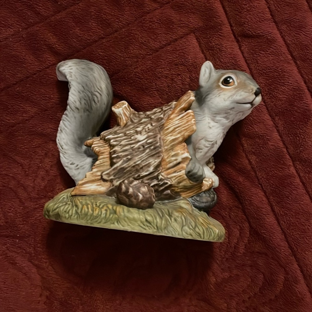 SQUIRREL! VTG Homco Masterpiece Porcelain Squirrel Figurine Signed Mizuno 1986